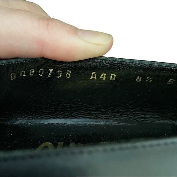 Salvatore Ferragamo 8 1/2 B Gancio Leather Pumps - Picture 4 of 8